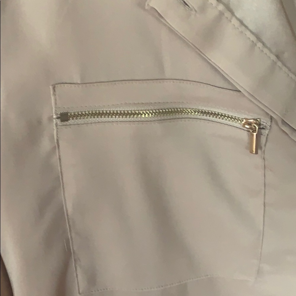 Tan blouse - Picture 2 of 5